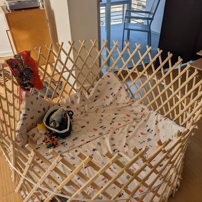 Ökofreundliche große Kinderspielhalle aus Holz für Montessori-Lernen