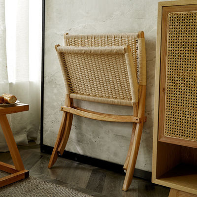 Holz-Patio im Freizeitstil Außen- und Wohnzimmerklappstühle mit natürlicher Rattan-Gewebe