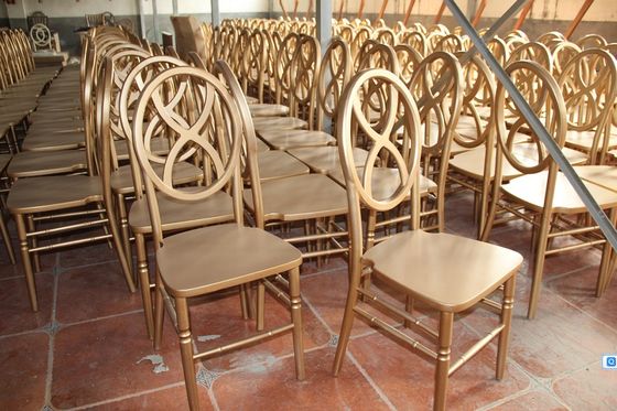 NO Falte aus massivem Holz Stapelbare Bankettstühle für Hotelmöbel Rundrücken Chiavari Design