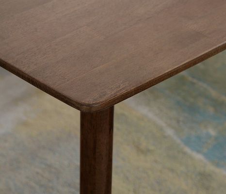 Anpassbares Esstischset aus Massivholz für professionelles und stilvolles Esszimmer