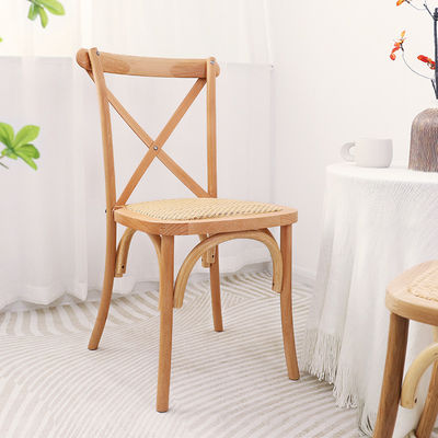 Professionelle Stapelbare X Rücken Rattan Esszessel Französisch Akzent Holz Stuhl für Hochzeitsfeier in kundenspezifischen Farben