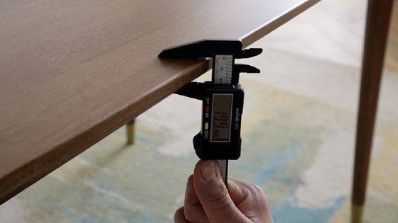 Anpassbares Esstischset aus Massivholz für professionelles und stilvolles Esszimmer