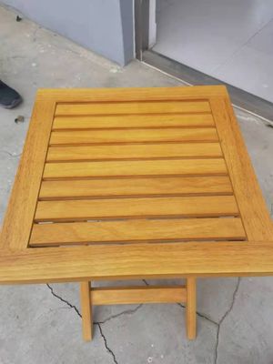 Modernes Design Kleines Klappgartenkautschukholz Tisch für Terrasse Outdoor Kaffee Getränke Postverpackung Moderner Stil