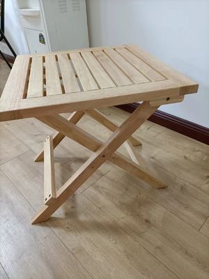Modernes Design Kleines Klappgartenkautschukholz Tisch für Terrasse Outdoor Kaffee Getränke Postverpackung Moderner Stil