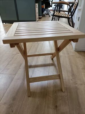Modernes Design Kleines Klappgartenkautschukholz Tisch für Terrasse Outdoor Kaffee Getränke Postverpackung Moderner Stil