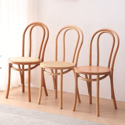 Natürliche Rattan-Kissen aus Massivholz Hochzeitsstuhl aus Holz Moderne kundenspezifische Bankett-Stapelstuhl für Gewerbemöbel