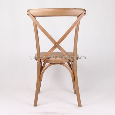 Moderner Stil D50*W42*H89CM Stapelbares Massivholz X Kreuzrückenstuhl mit Rattankissen für Hochzeitsfeiern im Freien