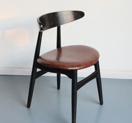 Massivholz-Kleidungsstuhl Praktische und moderne Gestaltung für den Hausstuhl