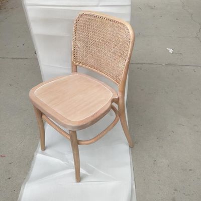 Moderner Hochzeitsstuhl aus Rattan für Bankette und Hochzeiten
