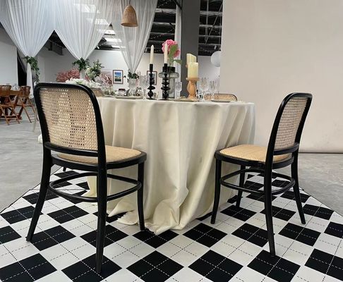 Moderner Hochzeitsstuhl aus Rattan für Bankette und Hochzeiten