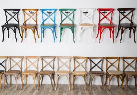Massivholz-Kreuzrückenstühle mit Nitrolacquer-Finixierung und modernem gestapelten Design W50*D44*H89CM