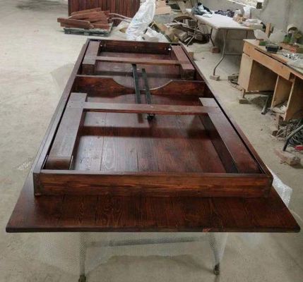 Postverpackung und Holzklapptisch zur Vermietung bei Hochzeiten und Feiern