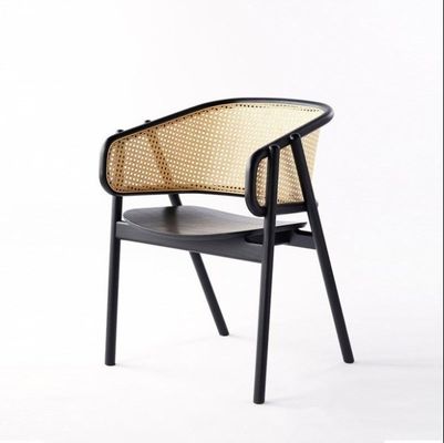 Zeitgenössischer Holz-Rattan-Esstisch mit gutem und umweltfreundlichem Material