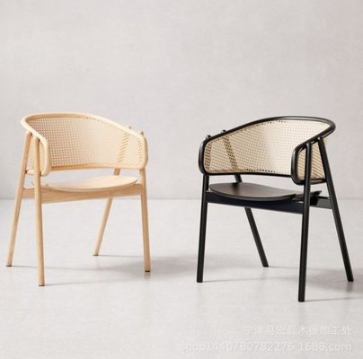Zeitgenössischer Holz-Rattan-Esstisch mit gutem und umweltfreundlichem Material