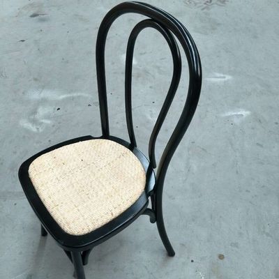 Stackbarer Holzstuhl mit Gewichtsgrenze von 100 kg Moderne Möbel Restaurant Natual Stackbare Rattan-Esstühle