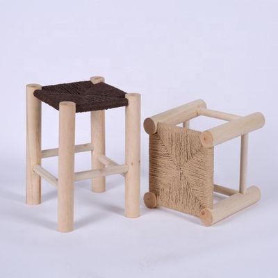 Modern Nordic Design Massivholzhocker für Barmöbelwerbung