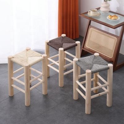 Modern Nordic Design Massivholzhocker für Barmöbelwerbung