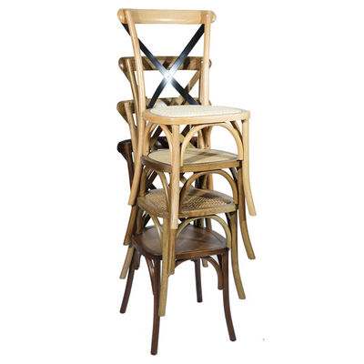 Maßgeschneiderte Designs Nordic Modern Rattan Cross Back Stapelbar Massivholz Hochzeitsbankett Holzstuhl OEM Service akzeptiert