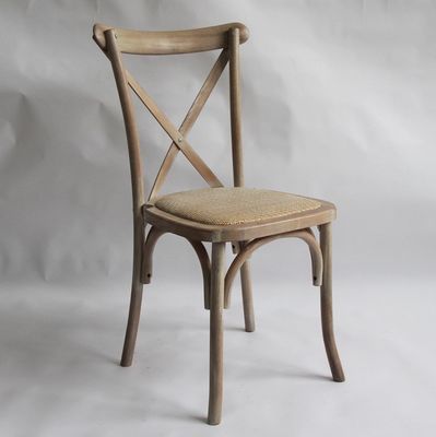 Maßgeschneiderte Designs Nordic Modern Rattan Cross Back Stapelbar Massivholz Hochzeitsbankett Holzstuhl OEM Service akzeptiert