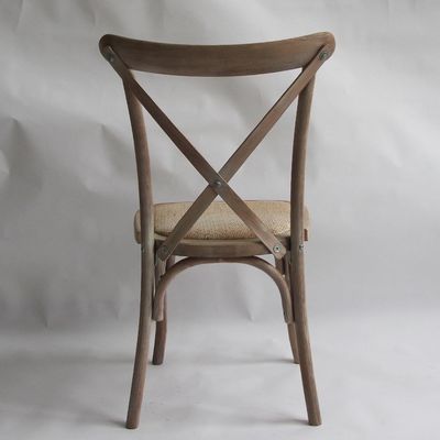 Maßgeschneiderte Designs Nordic Modern Rattan Cross Back Stapelbar Massivholz Hochzeitsbankett Holzstuhl OEM Service akzeptiert