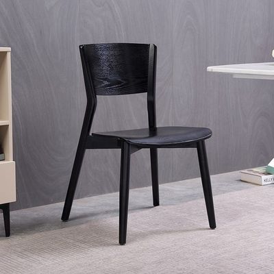 Moderner Luxus-Essstuhl für den Haushalt/Hotel mit stapelbarem Design und massivem Holzmaterial