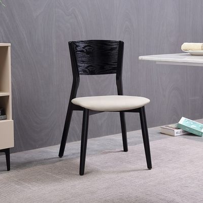 Moderner Luxus-Essstuhl für den Haushalt/Hotel mit stapelbarem Design und massivem Holzmaterial