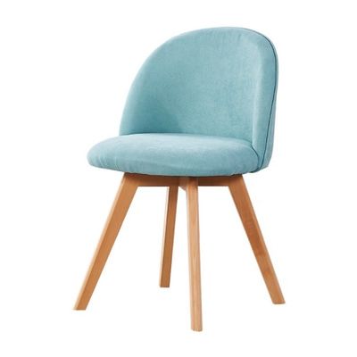 Moderner Esszimmerstuhl im nordischen Stil mit Holzbeinen und Polstersitz