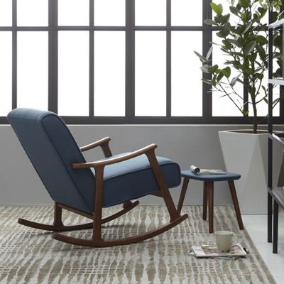 Praktischer Schaukelstuhl aus Holz aus Schwammgewebe mit hoher Dichte für das Wohnzimmer im europäischen Stil