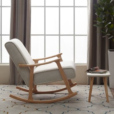 Praktischer Schaukelstuhl aus Holz aus Schwammgewebe mit hoher Dichte für das Wohnzimmer im europäischen Stil