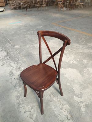 Antique Design Style D50*W42*H88CM Stapelbare Holz-X-Kreuzrücken Stühle für Restaurantessen und Morden Möbel