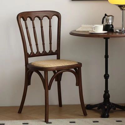 Brauner Holzstapler für Hochzeitszeremonien aus Rattan