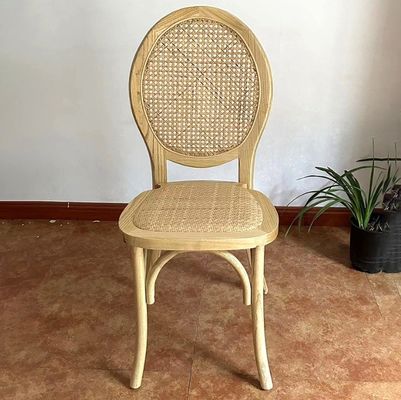 Allgemeine Wohnmöbel Französisch Vintage-Stil Holz Speisen Natürliche Rattan Hochzeit Massivholz Stapelstuhl für Bankett