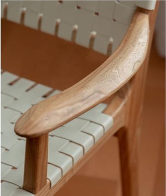 Hotel Nordic Design Massivasche Holz Pferdesattel Leder Gewebter Sitz Stapelbar Esstuhl für modernes Café und Restaurant