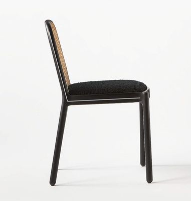 Postverpackung Dauerhaftes Massivholz Armloses Rattan Esszessel für das Esszimmer