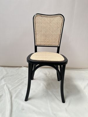 Moderne Holz-Rattan-Rückensessel für klassische und komfortable Sitzgelegenheiten