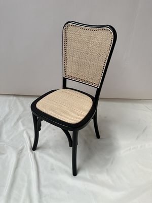 Moderne Holz-Rattan-Rückensessel für klassische und komfortable Sitzgelegenheiten