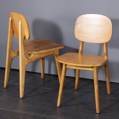Kautschukholz Nordische Restaurantsessel Exquisite Holzstühle für modernes Esszimmer