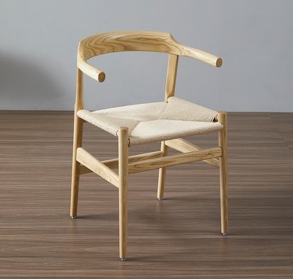 Moderner Holz-Esstischstuhl mit Wunschknochen-Design und antikem Seilsitz