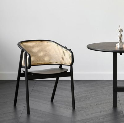 Design Holz Rattan Esszessel Rohr Rattan Armstuhl mit 100KG Gewichtsgrenze und Postverpackung