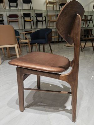 Klassischer nordischer Restaurantstuhl W48cm*D50cm*82cm mit Holzstühlen aus Burlywood/Brown