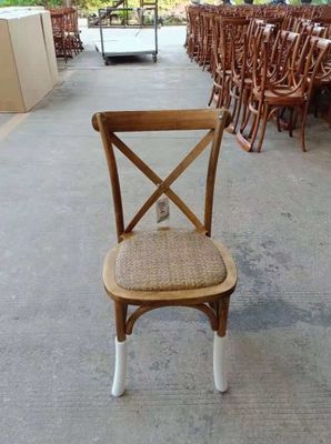 Nordic Style Stapelbarer Holz-Kreuzrücken-Rattan-Esstuhl mit individueller Größe W42CM*D44CM*H87CM