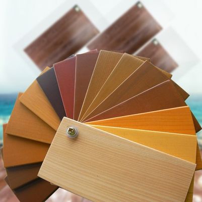Moderne Stapelstühle aus Holz für Restaurants