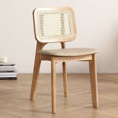 Erstellen Sie ein luxuriöses Esserlebnis mit Nordic Light Luxury Solid Wood Rattan Back Leather Chair
