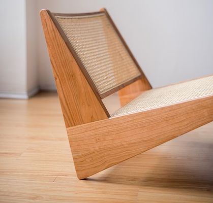 Zeitgenössisches Design Wohnmöbel Gewebter Rattan-Stuhl Massivholz-Stuhl für Freizeiträume Zeitgenössischer Stil