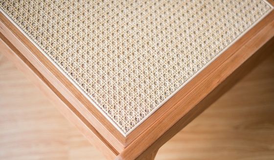 Zeitgenössisches Design Wohnmöbel Gewebter Rattan-Stuhl Massivholz-Stuhl für Freizeiträume Zeitgenössischer Stil