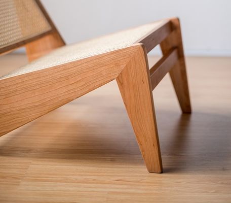 Zeitgenössisches Design Wohnmöbel Gewebter Rattan-Stuhl Massivholz-Stuhl für Freizeiträume Zeitgenössischer Stil