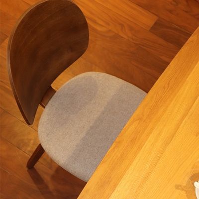 Hausmöbel Holz-Esstuhl mit Leder- oder Stoffpolsterung und hochwertiger Verarbeitung