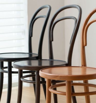 Nordic Rattan Esstühle Holz Hochrücken Bankettstühle im modernen Stil der Mitte des Jahrhunderts mit Festholz Bistro-Sessel