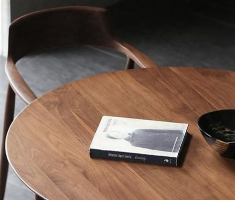 Postverpackung Y Esszimmermöbel kundenspezifisch Moderne Designs Rundes Massivholz Kaffeetisch für Restaurant