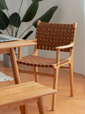 Zwei Jahre Garantie Holz-Esstuhl mit Massivholzrahmen und PU-Leder-Sitzkissen